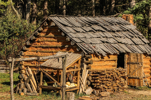 picture of small rustic log cabin