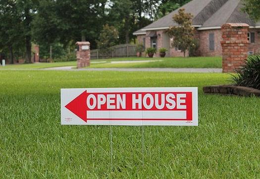a picture of an open house sign on a front lawn